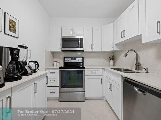 Active With Contract: $6,250 (2 beds, 2 baths, 1050 Square Feet)