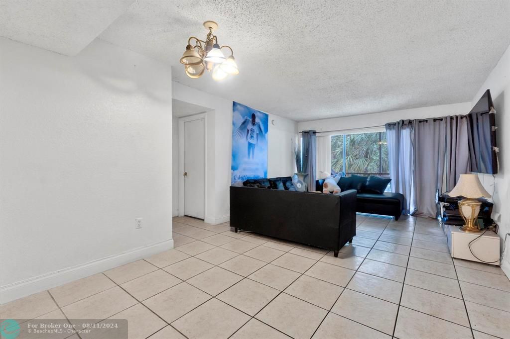 Recently Sold: $185,000 (2 beds, 2 baths, 944 Square Feet)