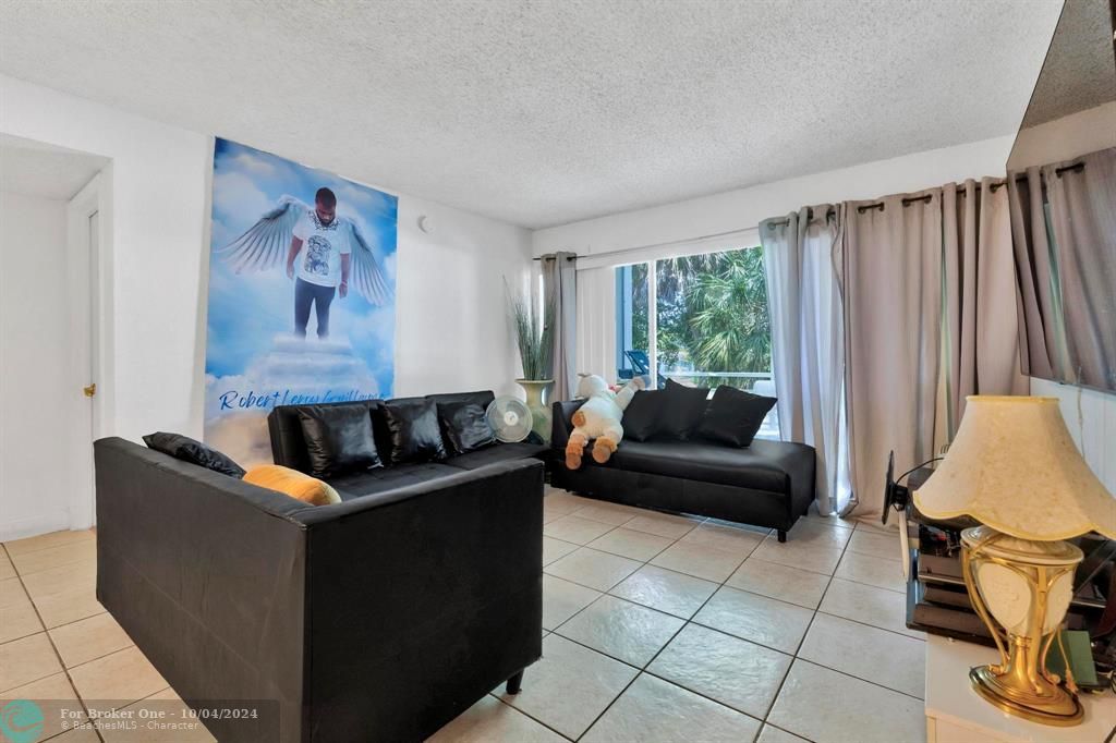 Recently Sold: $185,000 (2 beds, 2 baths, 944 Square Feet)