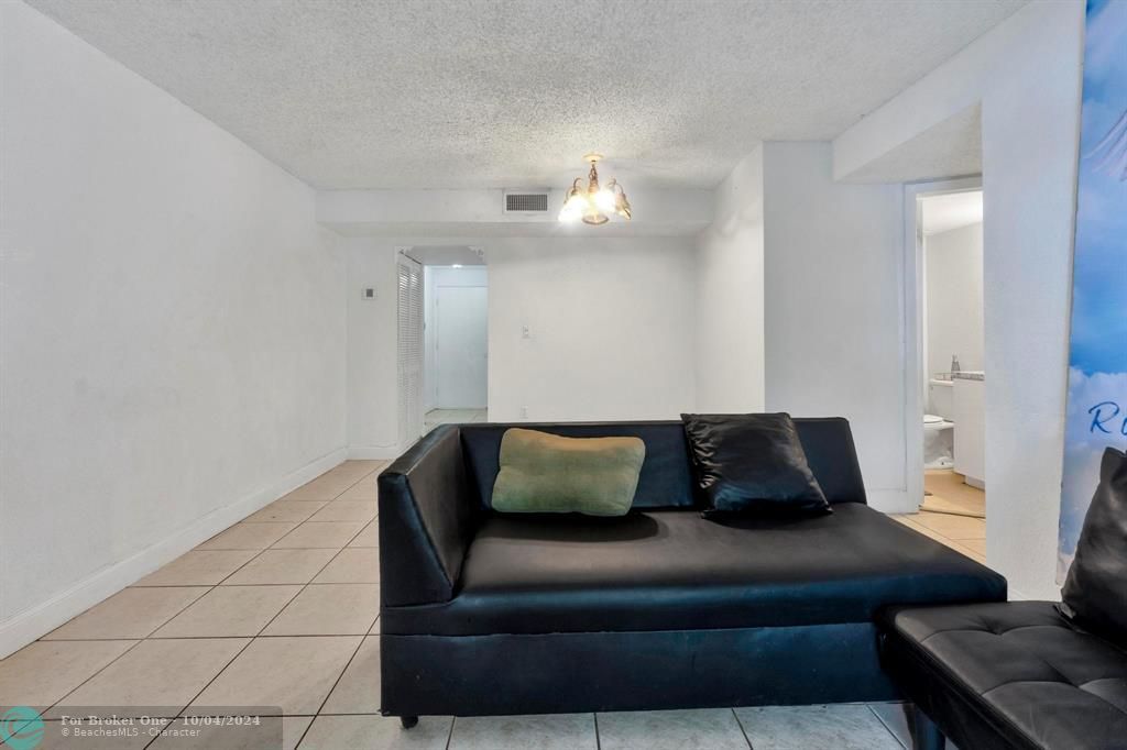 Recently Sold: $185,000 (2 beds, 2 baths, 944 Square Feet)