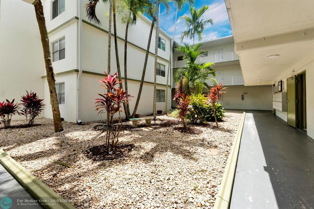 Recently Sold: $185,000 (2 beds, 2 baths, 944 Square Feet)