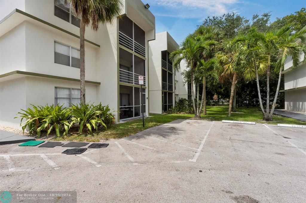 Recently Sold: $185,000 (2 beds, 2 baths, 944 Square Feet)