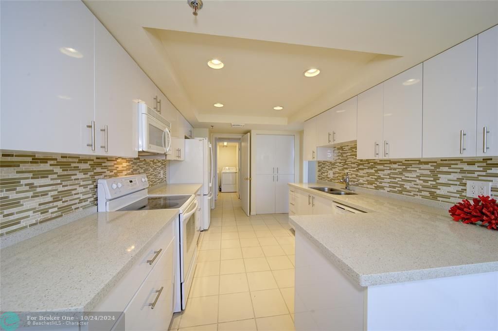 Active With Contract: $289,900 (2 beds, 2 baths, 2144 Square Feet)