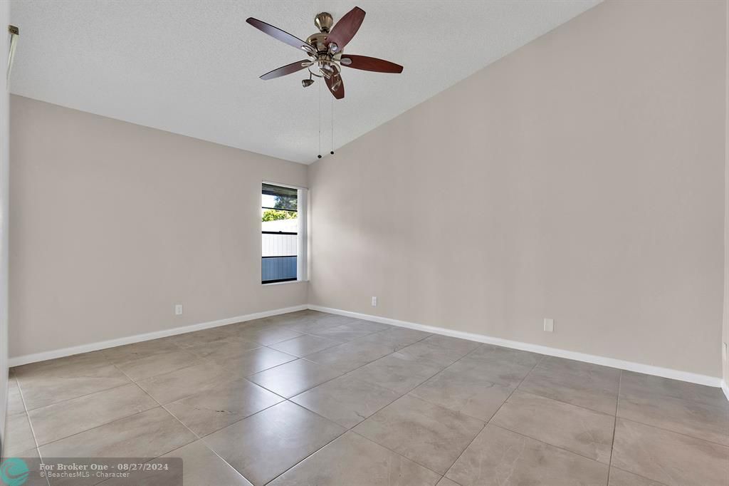 Active With Contract: $325,000 (2 beds, 2 baths, 1426 Square Feet)