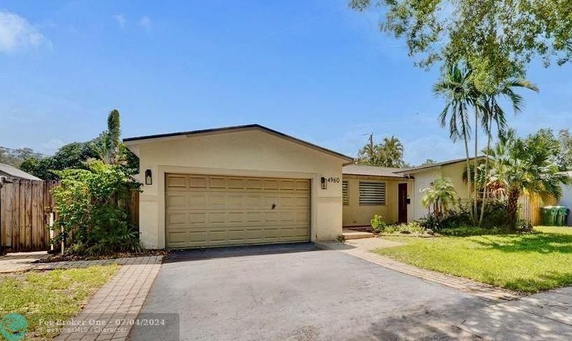 Active With Contract: $4,950 (4 beds, 3 baths, 2282 Square Feet)