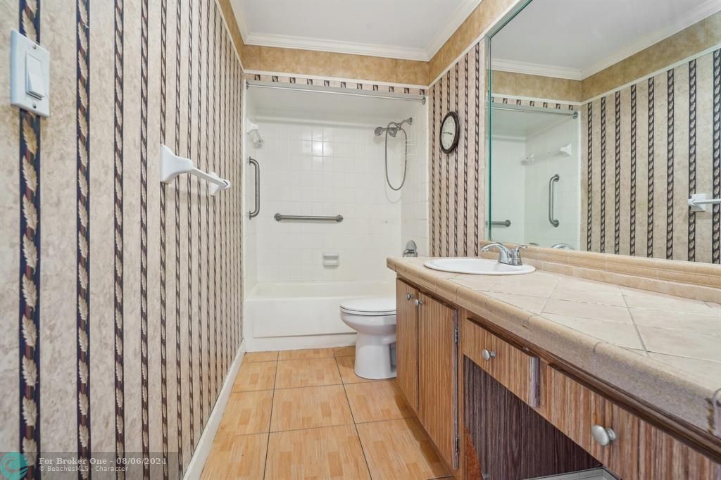 待售: $230,000 (1 贝兹, 1 浴室, 600 平方英尺)