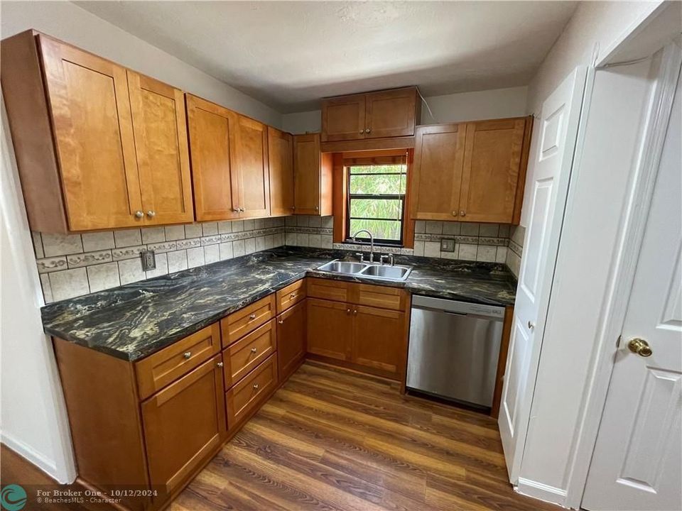 For Rent: $3,500 (2 beds, 2 baths, 1012 Square Feet)