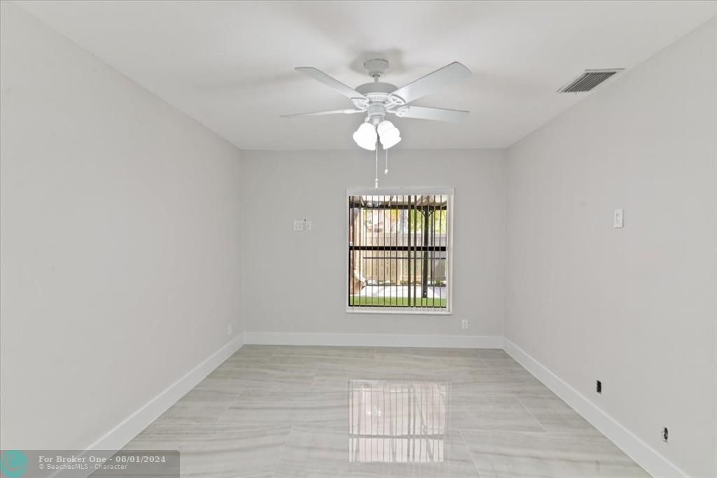 Active With Contract: $2,500 (2 beds, 2 baths, 1106 Square Feet)