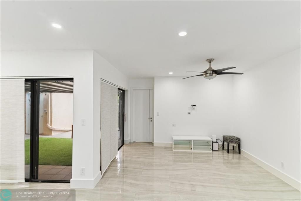 Active With Contract: $2,500 (2 beds, 2 baths, 1106 Square Feet)