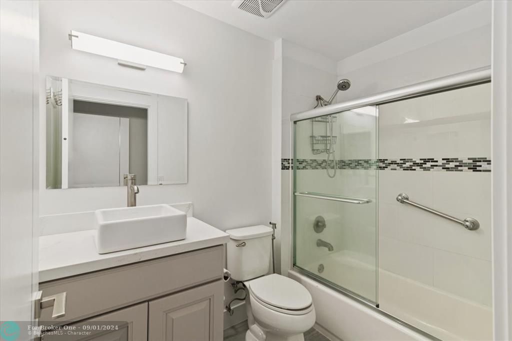 Active With Contract: $2,500 (2 beds, 2 baths, 1106 Square Feet)