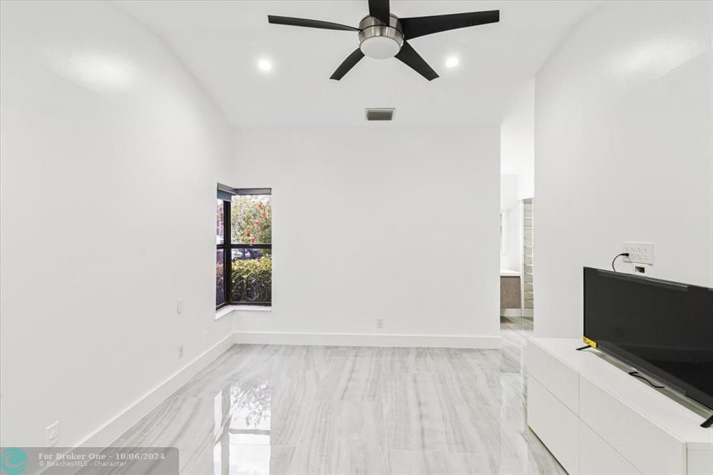 Active With Contract: $2,500 (2 beds, 2 baths, 1106 Square Feet)