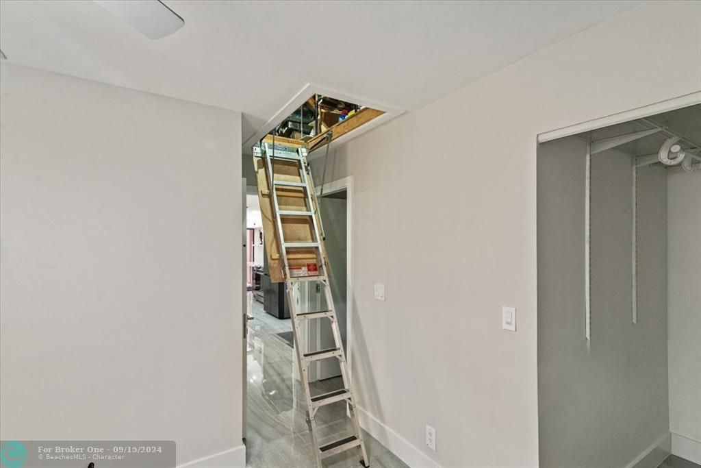 Active With Contract: $2,500 (2 beds, 2 baths, 1106 Square Feet)