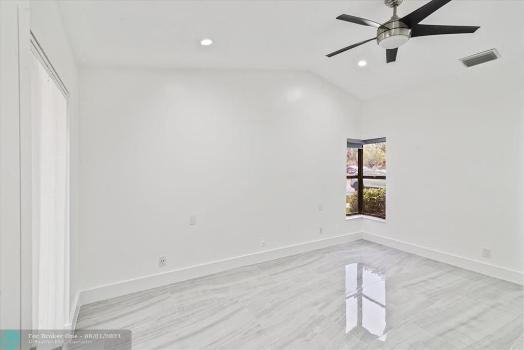 Active With Contract: $2,500 (2 beds, 2 baths, 1106 Square Feet)