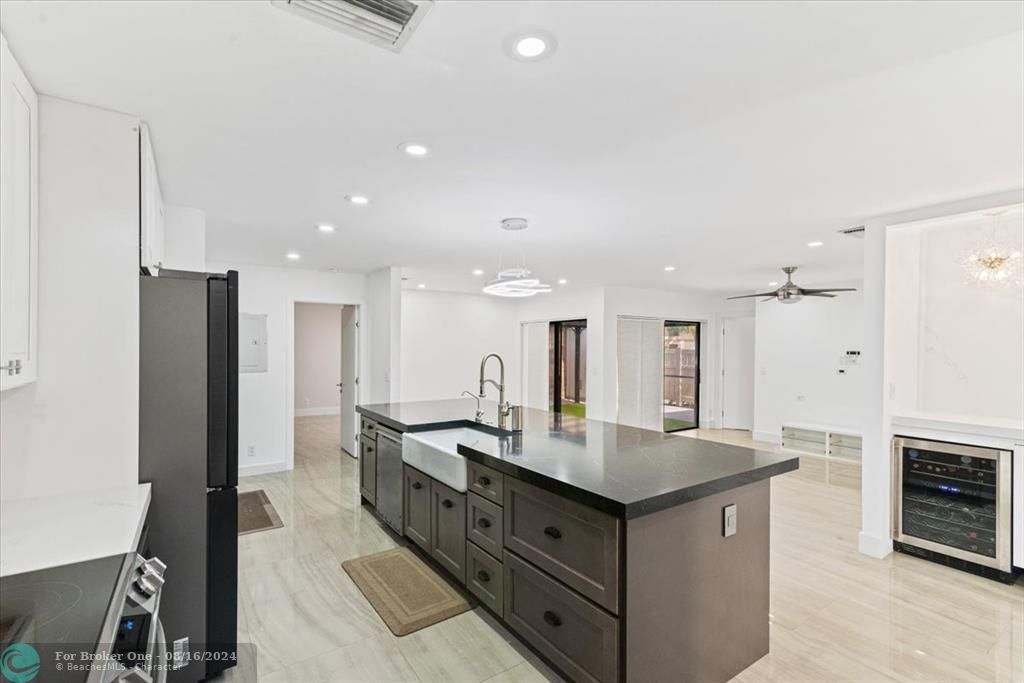 Active With Contract: $2,500 (2 beds, 2 baths, 1106 Square Feet)