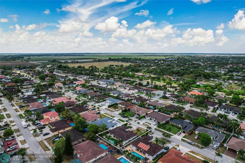 Vendido Recientemente: $765,000 (3 camas, 2 baños, 1794 Pies cuadrados)