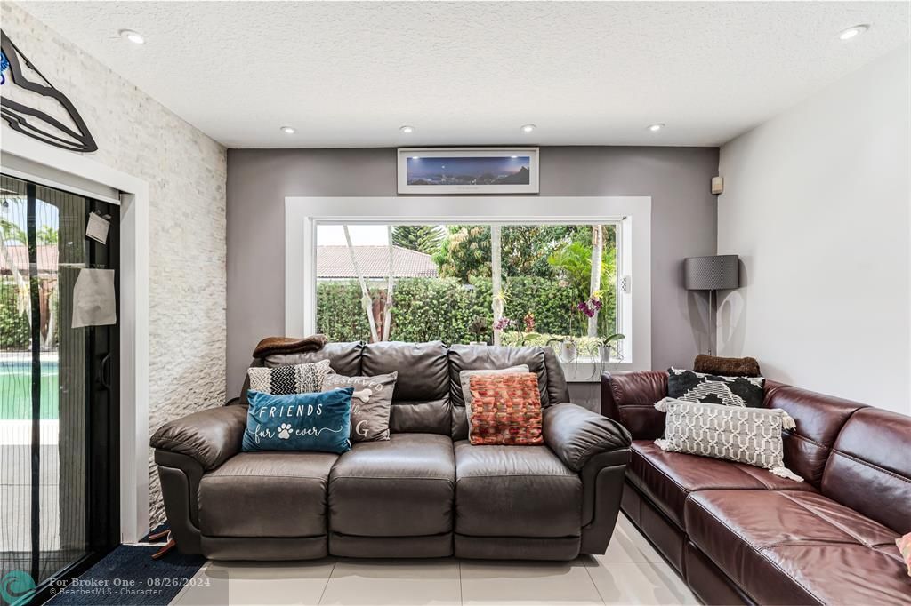 Recently Sold: $765,000 (3 beds, 2 baths, 1794 Square Feet)