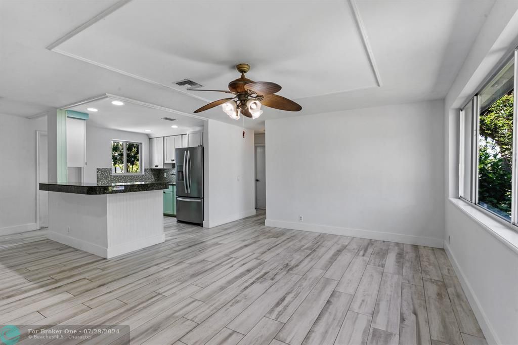 For Sale: $545,000 (2 beds, 1 baths, 1065 Square Feet)