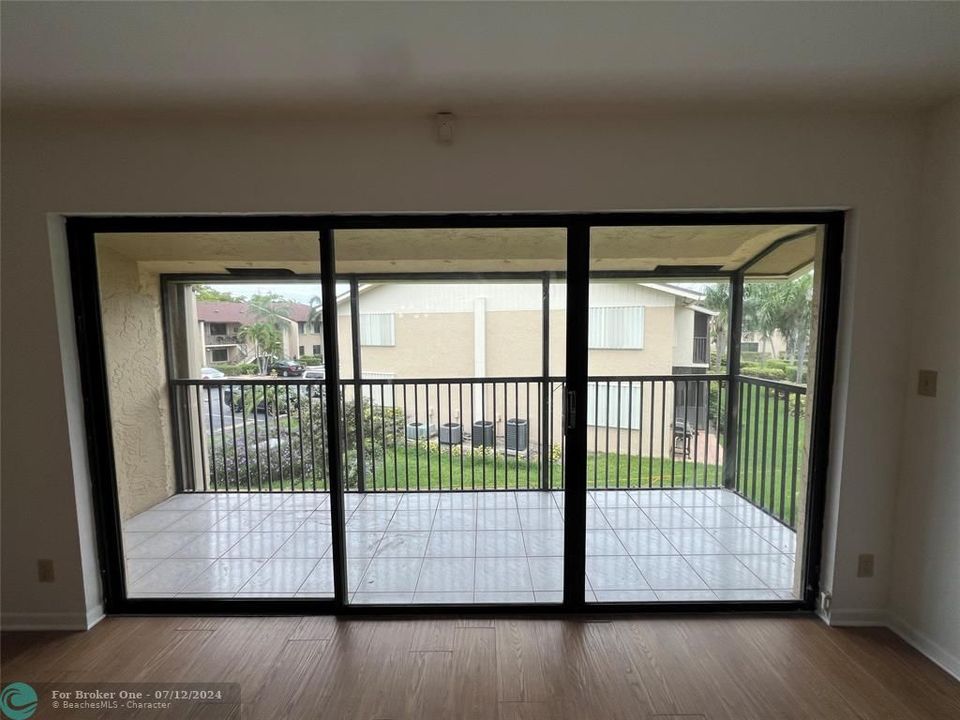 For Sale: $250,000 (2 beds, 2 baths, 1150 Square Feet)