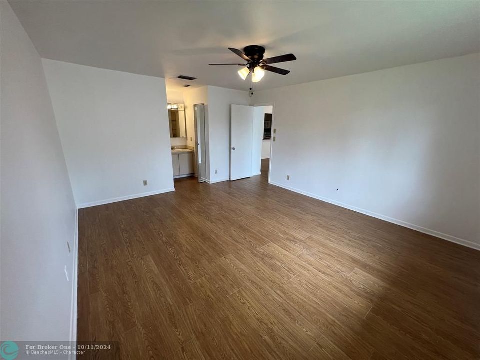 For Sale: $250,000 (2 beds, 2 baths, 1150 Square Feet)