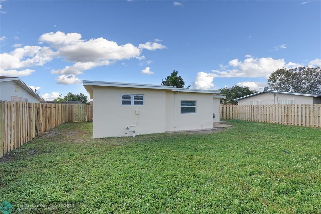 Active With Contract: $3,000 (3 beds, 2 baths, 955 Square Feet)