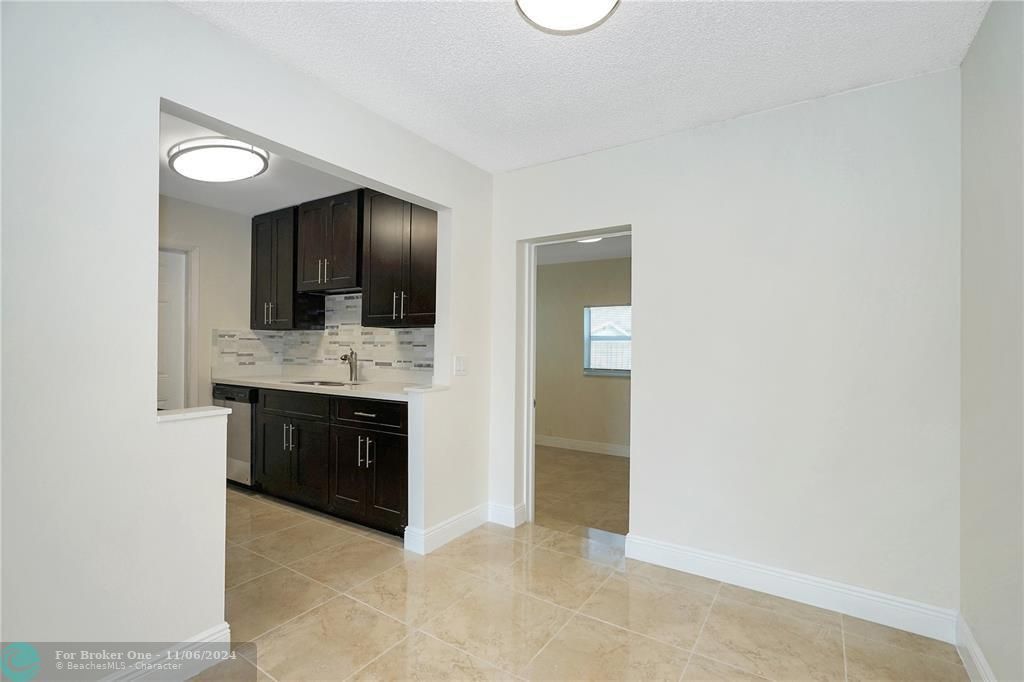 Active With Contract: $3,000 (3 beds, 2 baths, 955 Square Feet)