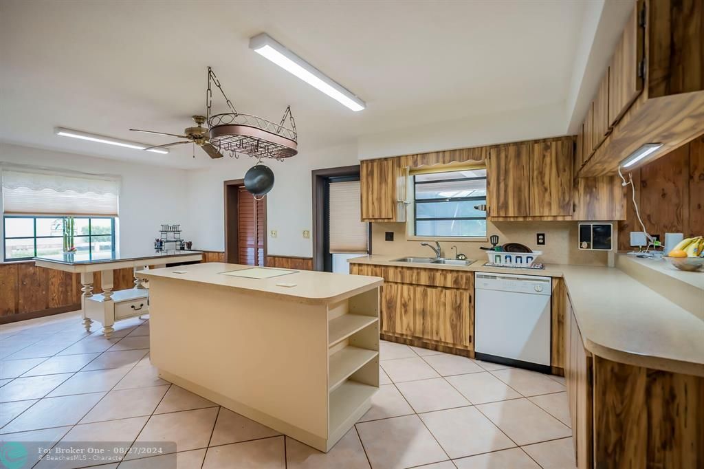 Activo con contrato: $899,900 (3 camas, 2 baños, 2224 Pies cuadrados)