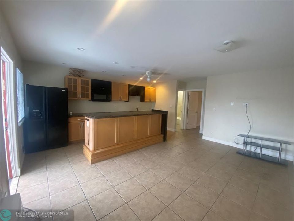 For Rent: $1,695 (1 beds, 1 baths, 588 Square Feet)