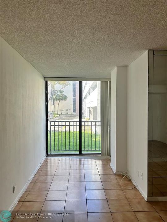 Active With Contract: $2,000 (2 beds, 2 baths, 894 Square Feet)