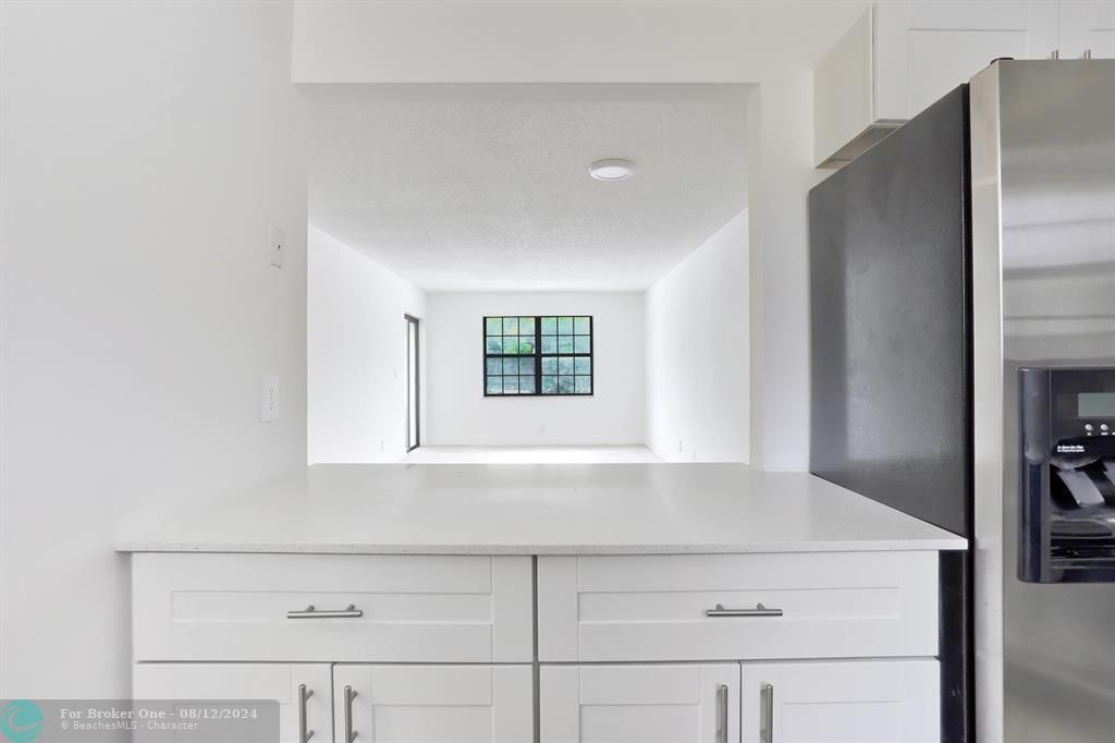 Active With Contract: $2,200 (2 beds, 2 baths, 1007 Square Feet)