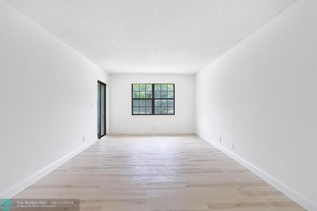 Active With Contract: $2,200 (2 beds, 2 baths, 1007 Square Feet)