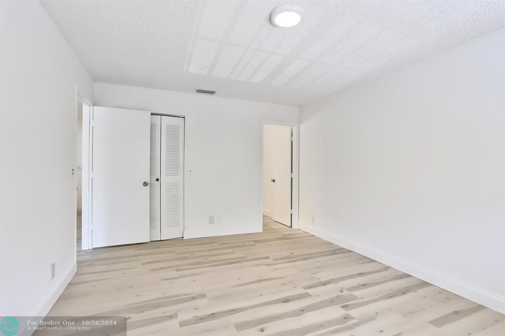 Active With Contract: $2,200 (2 beds, 2 baths, 1007 Square Feet)