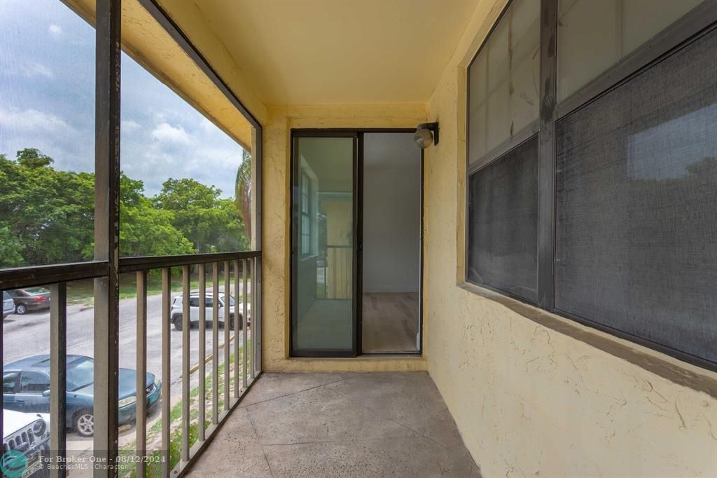 Active With Contract: $2,200 (2 beds, 2 baths, 1007 Square Feet)