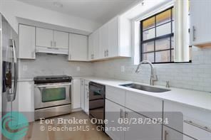 Active With Contract: $2,200 (2 beds, 2 baths, 1007 Square Feet)