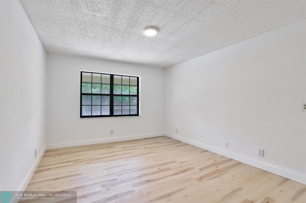Active With Contract: $2,200 (2 beds, 2 baths, 1007 Square Feet)