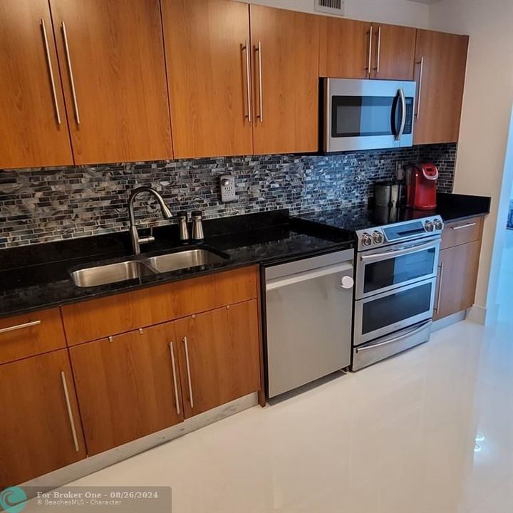 En Venta: $450,000 (1 camas, 1 baños, 1021 Pies cuadrados)