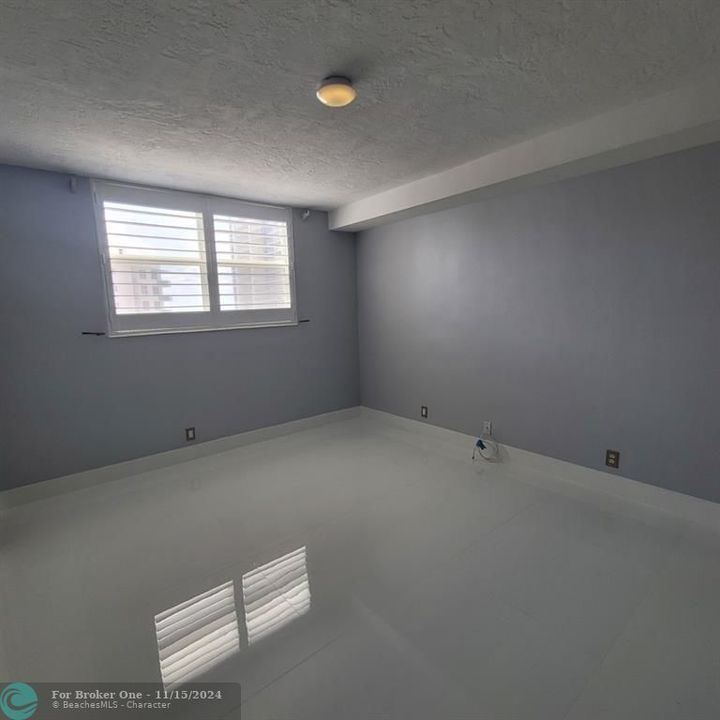 For Sale: $450,000 (1 beds, 1 baths, 1021 Square Feet)