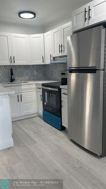 Active With Contract: $1,900 (1 beds, 1 baths, 750 Square Feet)