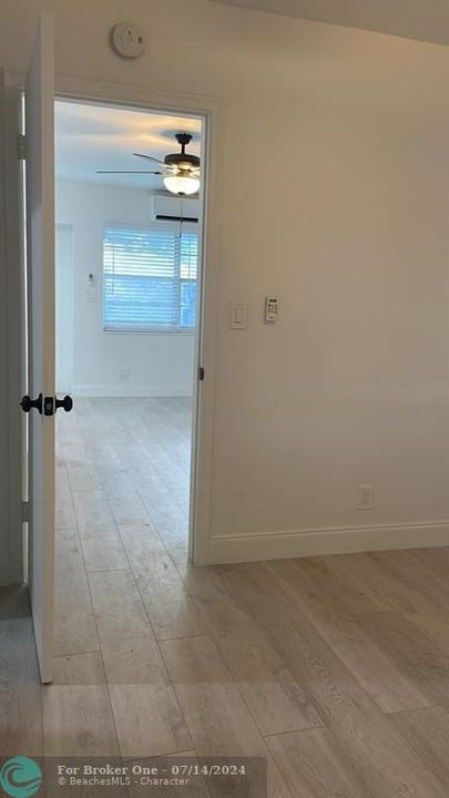 Active With Contract: $1,900 (1 beds, 1 baths, 750 Square Feet)
