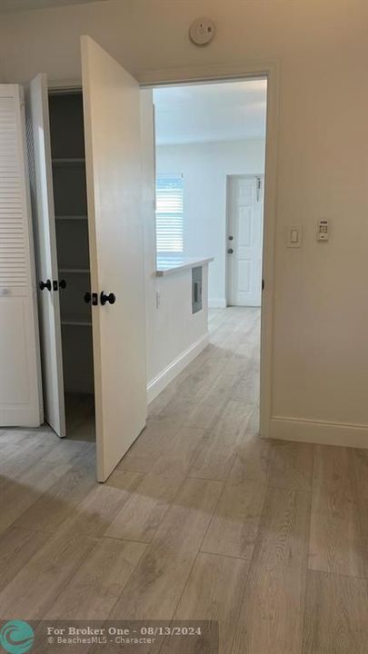 Active With Contract: $1,900 (1 beds, 1 baths, 750 Square Feet)