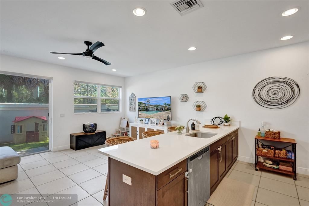 For Sale: $487,500 (3 beds, 2 baths, 1316 Square Feet)