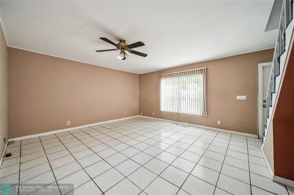 Active With Contract: $180,000 (2 beds, 1 baths, 1108 Square Feet)