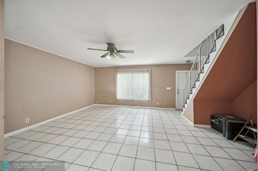 Active With Contract: $180,000 (2 beds, 1 baths, 1108 Square Feet)