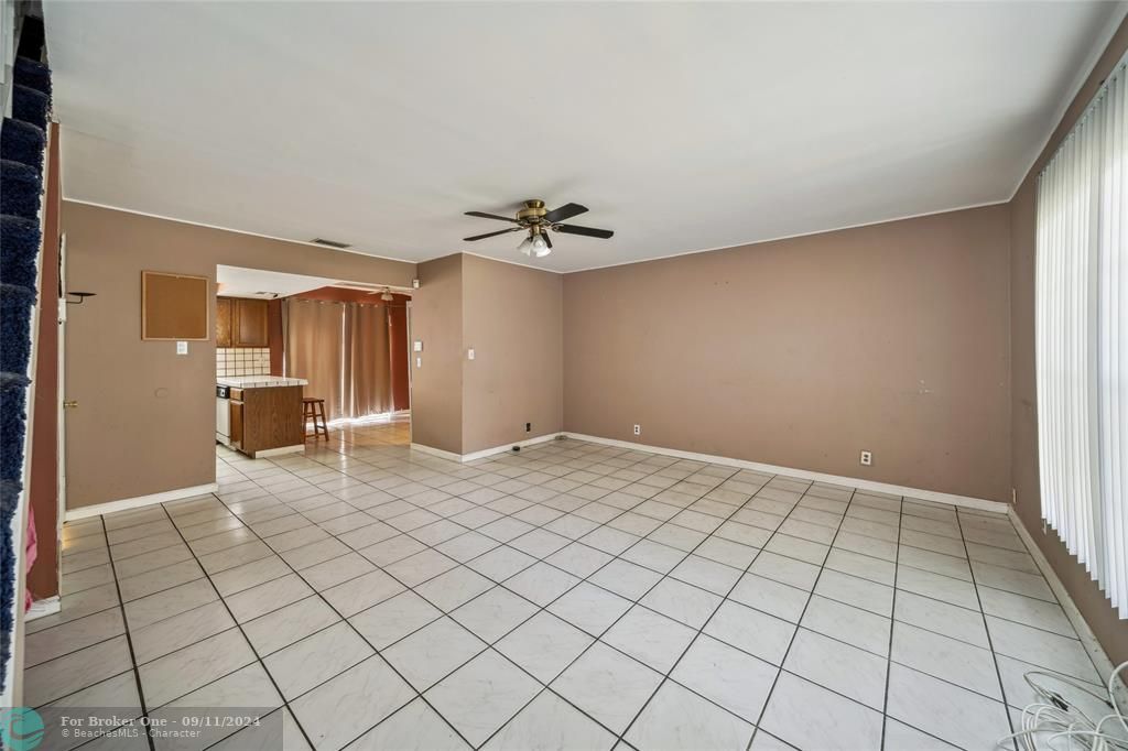 Active With Contract: $180,000 (2 beds, 1 baths, 1108 Square Feet)