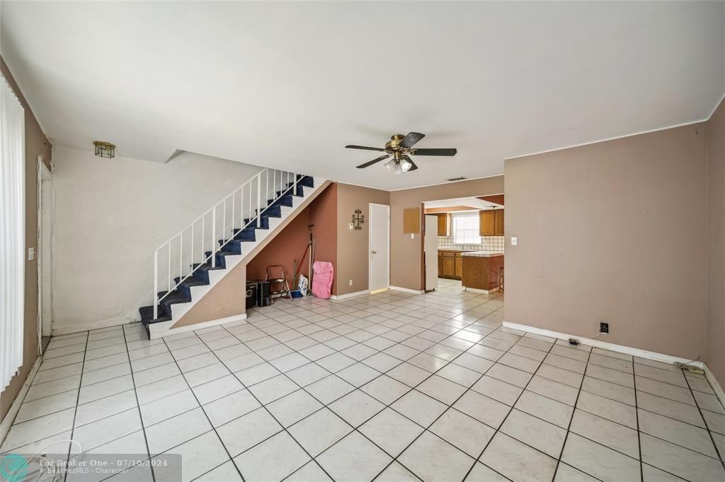 Active With Contract: $180,000 (2 beds, 1 baths, 1108 Square Feet)