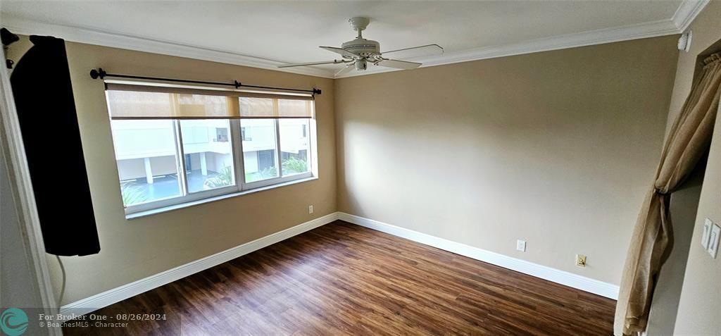 For Rent: $2,400 (2 beds, 1 baths, 980 Square Feet)