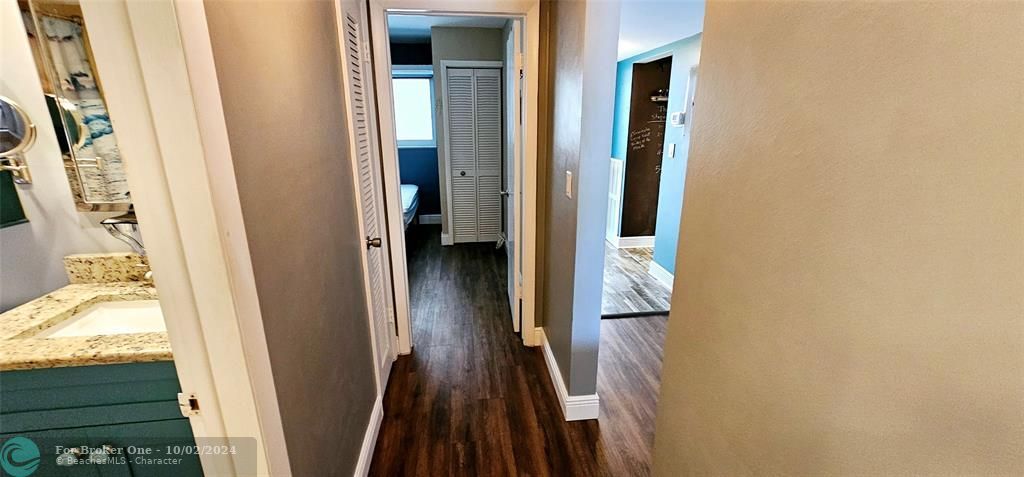 For Rent: $2,400 (2 beds, 1 baths, 980 Square Feet)