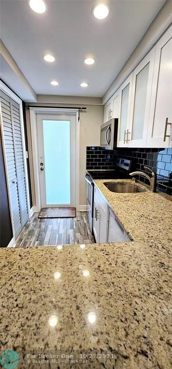 For Rent: $2,400 (2 beds, 1 baths, 980 Square Feet)