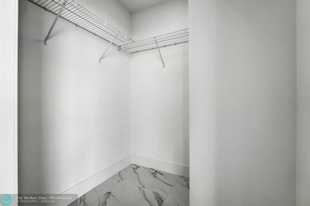 For Sale: $509,000 (2 beds, 2 baths, 877 Square Feet)