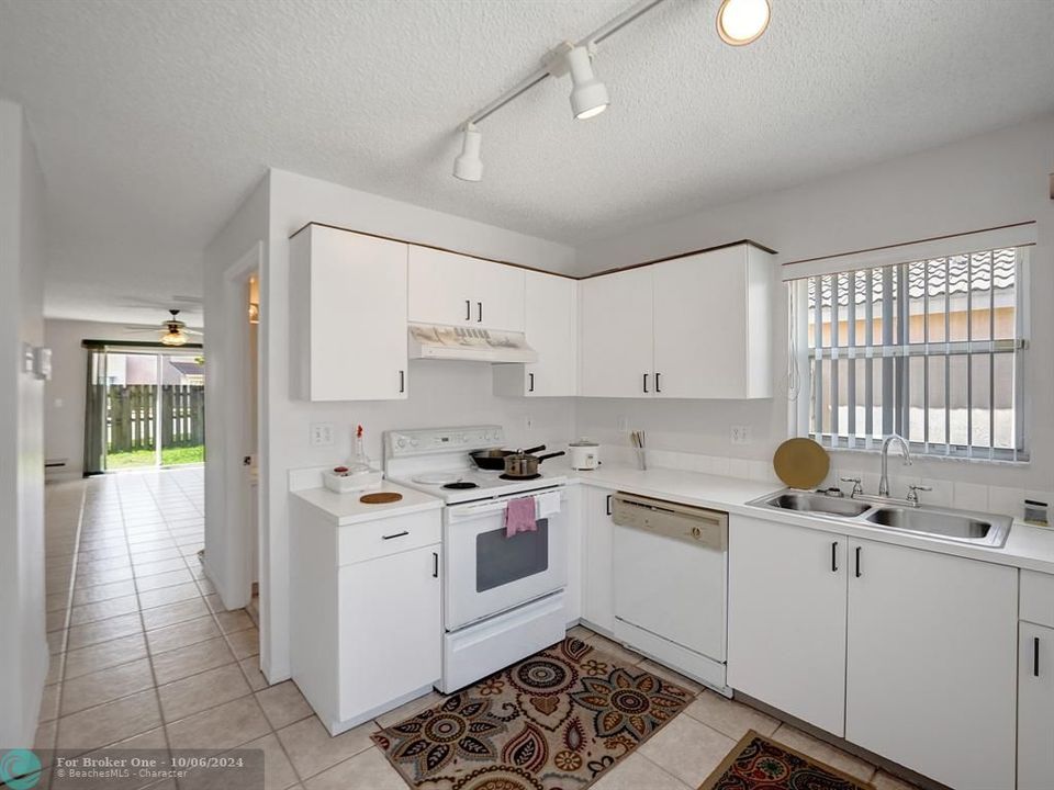 Recently Sold: $485,000 (3 beds, 2 baths, 1552 Square Feet)