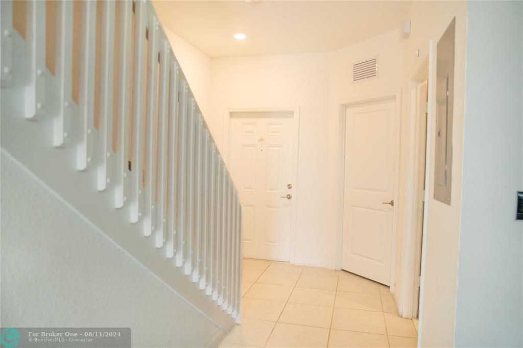 For Sale: $440,000 (3 beds, 3 baths, 1328 Square Feet)